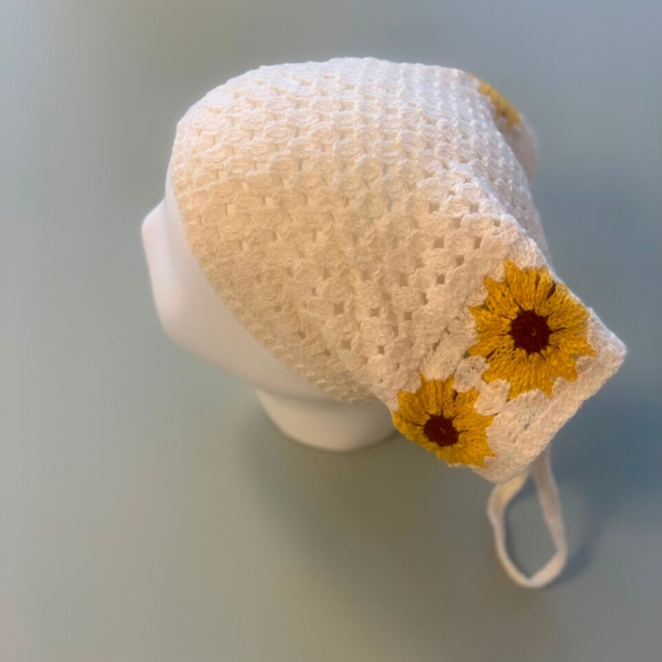 Krem Taban Sarı Çiçekli Örgü Bandana