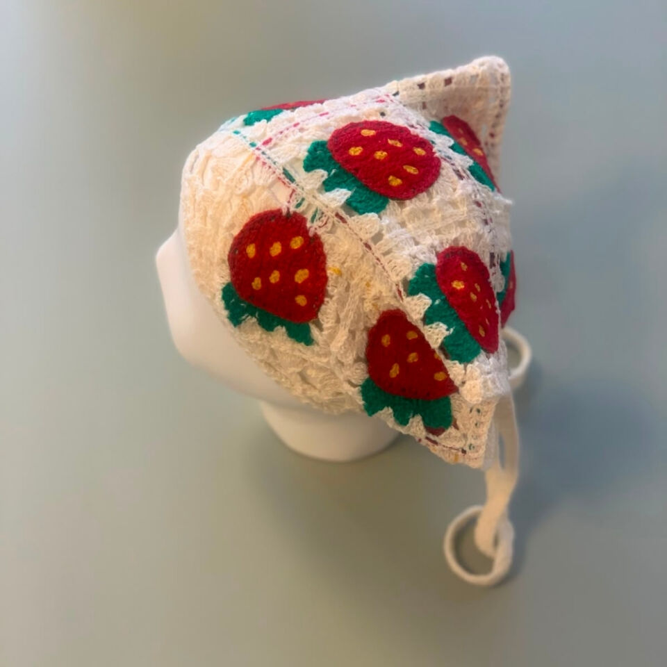 Kırmızı Çilekli Örgü Bandana