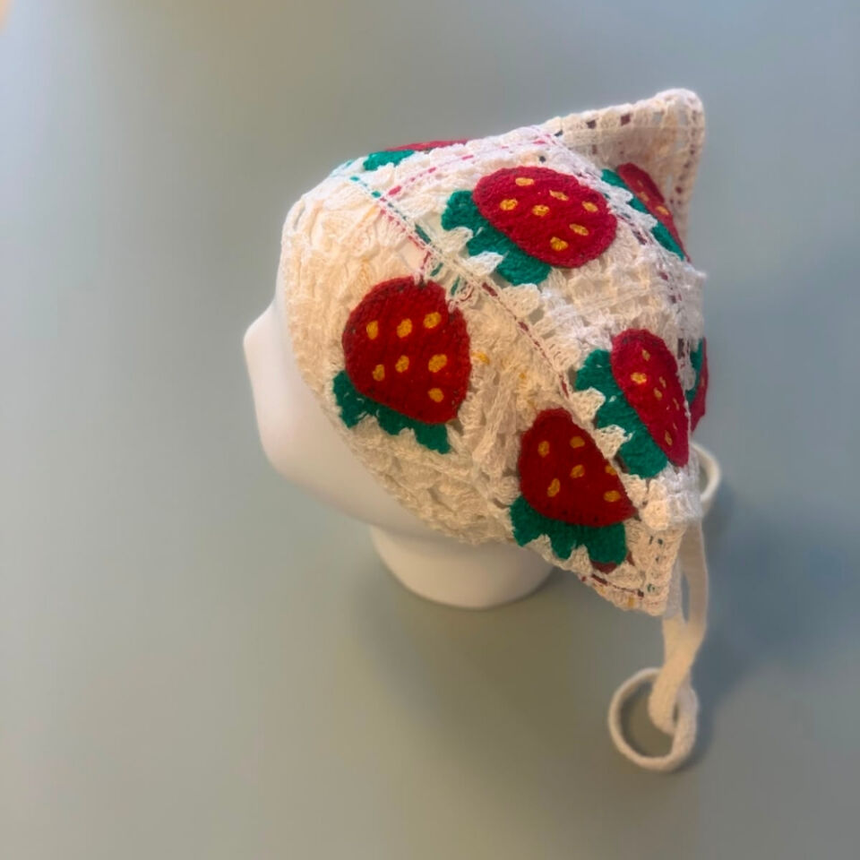 Kırmızı Çilekli Örgü Bandana