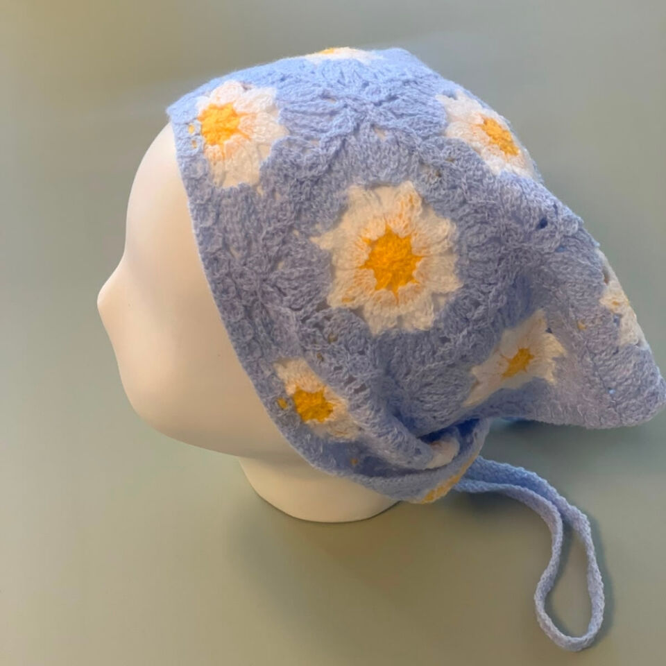Mavi Çiçekli Örgü Bandana