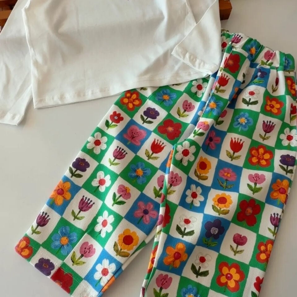 Çiçek Baskılı Gabardin Pantolonlu Takım